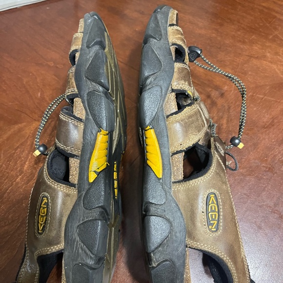 Keen leather waterproof slip on hiking sandals - Picture 6 of 8